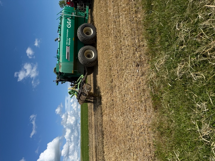 Liquid dairy manure application equipment operating in a residue-covered field